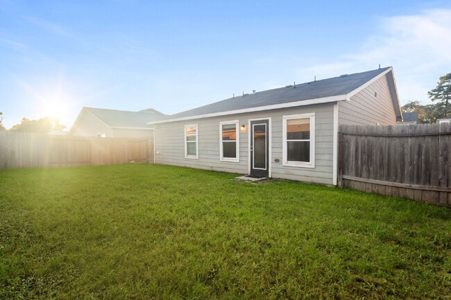 Building Photo - Your next home is waiting!