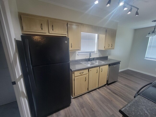 Building Photo - 2640 Teakwood Dr