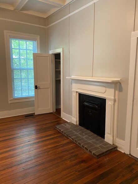 Living room - 445 Hampton St