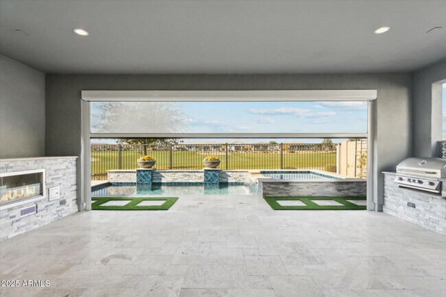 Building Photo - 11138 N San Clemente St