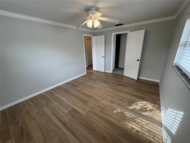 Building Photo - 1764 Thames St