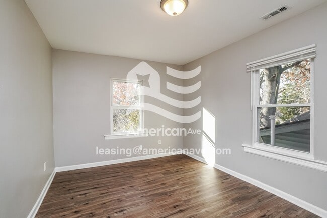 Building Photo - 810 Sutcliffe Ave