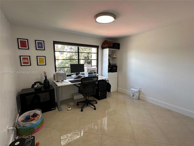 Building Photo - 9301 SW 92nd Ave