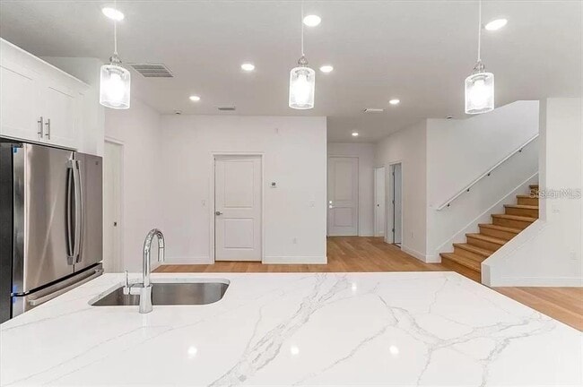 Building Photo - 2717 Alamo Dr