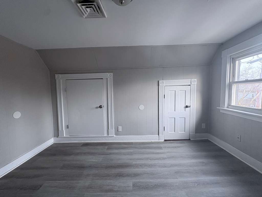 Building Photo - 578 Howard Ave