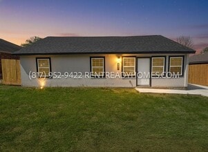 Building Photo - 607 Lake View Dr