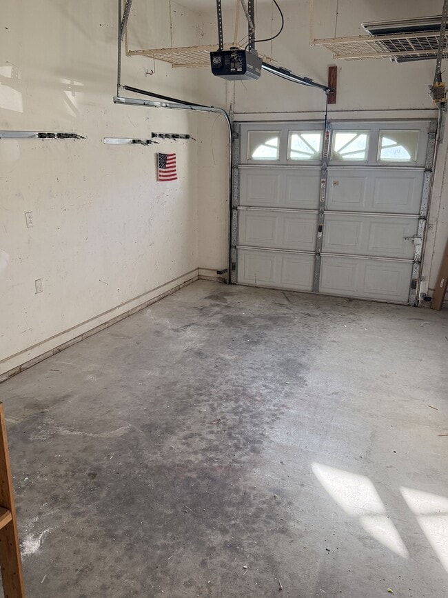 Building Photo - 407 16th St