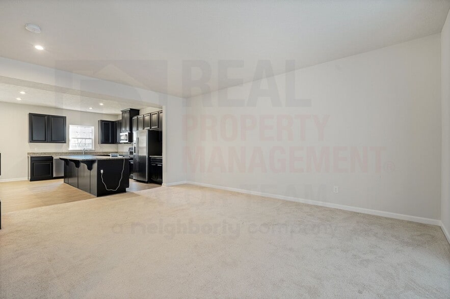 Building Photo - Stunning 3 Bed 2.5 Bath Townhome COMING SOON