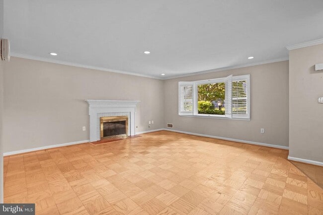 Building Photo - 1415 Mayflower Dr