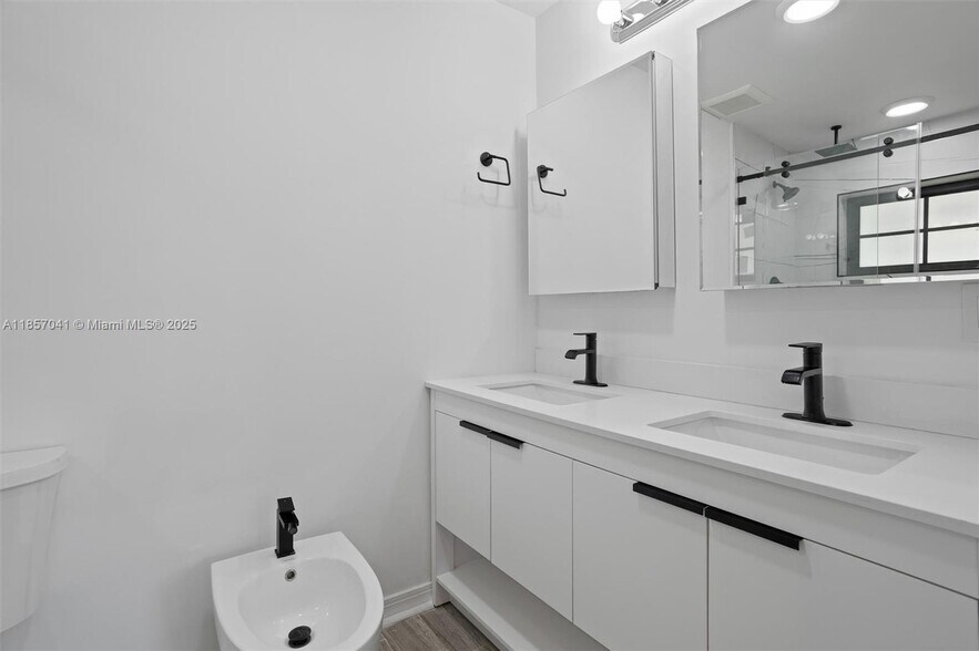 Building Photo - 434 Aragon Ave