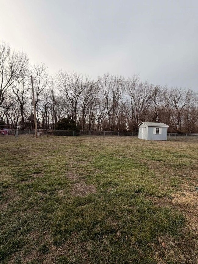 Building Photo - Beautiful 3 bedroom / 2 bathroom home withe fenced in yard in Webb City MO!!!!