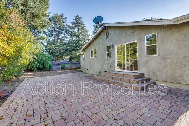 Building Photo - 261 Langton Ave