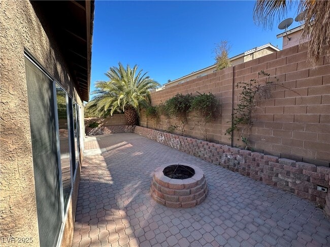 Building Photo - 9137 Weeping Hollow Ave