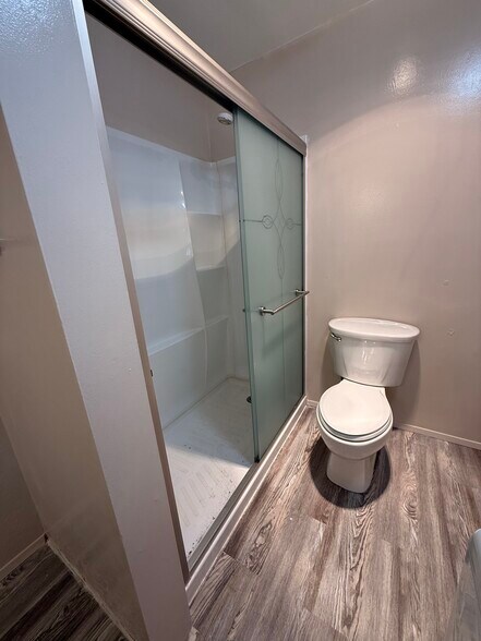 Building Photo - 1332 Thompson Ave