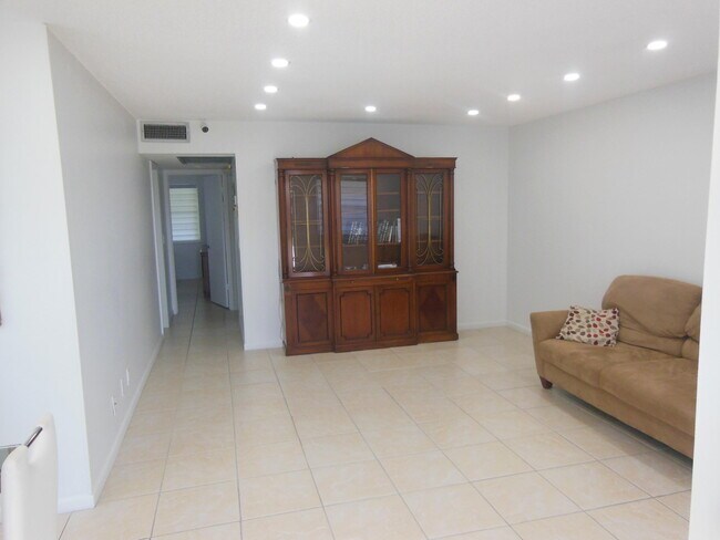 Building Photo - 156 Andover F