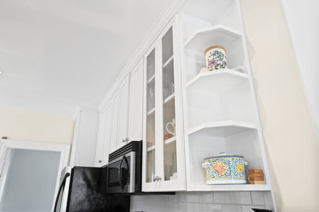 Building Photo - 34 Pine St