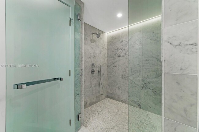 Building Photo - 9221 E Bay Harbor Dr