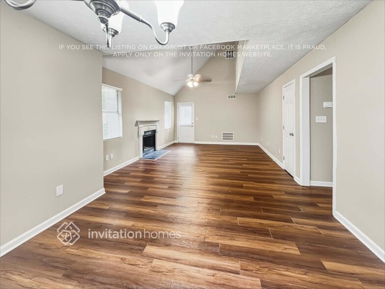 Building Photo - 6611 Crossing Creek Point