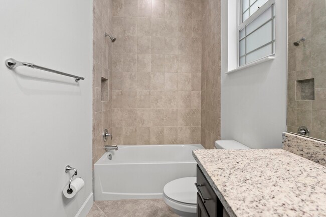 Building Photo - 15134 Cameo Ct