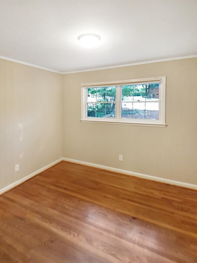 Building Photo - 377 Springdale Dr NE