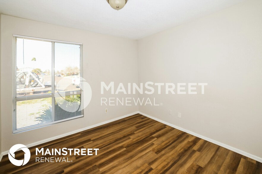 Building Photo - 3043 N 75th Dr