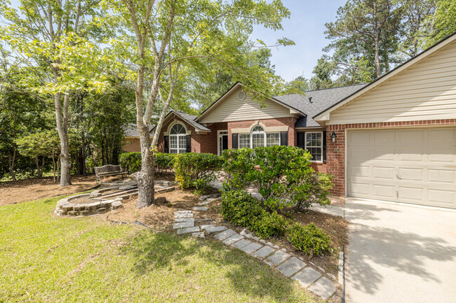 Building Photo - 245 Farmington Dr