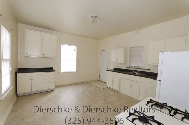 Building Photo - Affordable 2 bedroom home CLOSE ACCESS TO LOOP 306!
