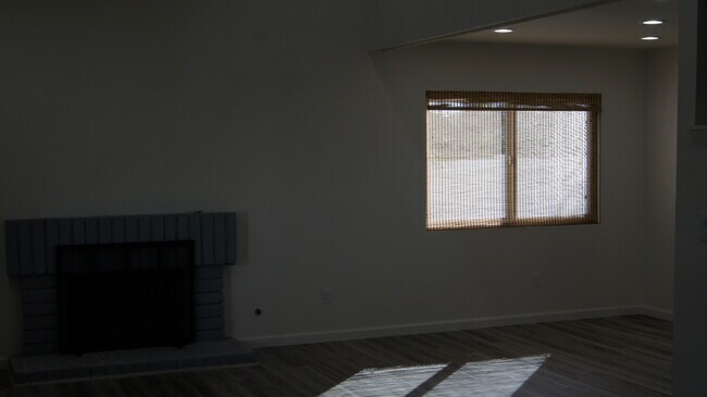 Building Photo - 27403 Garza Dr