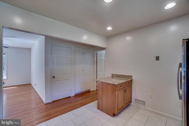 Building Photo - 3710 Woodburn Rd