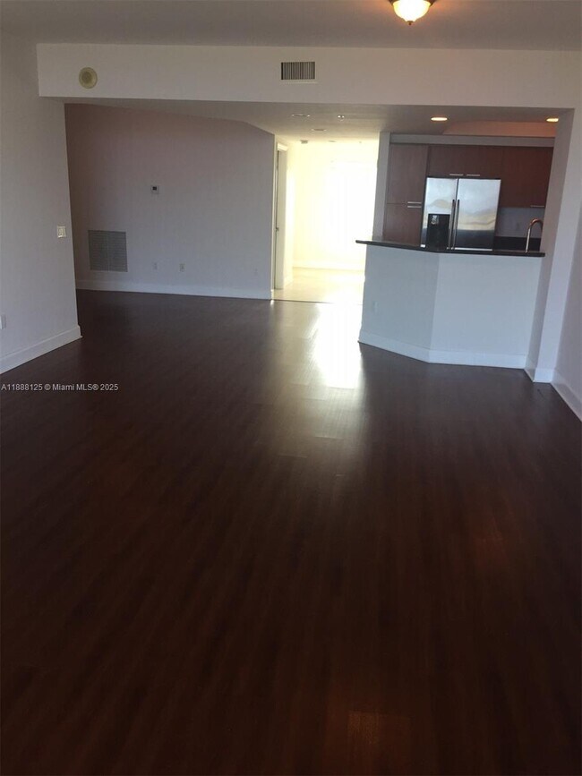 Building Photo - 15051 Royal Oaks Ln