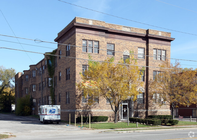 Building Photo - Helen Louise Apartments