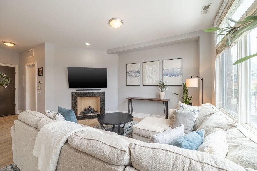 Building Photo - 711 W Grand Ave