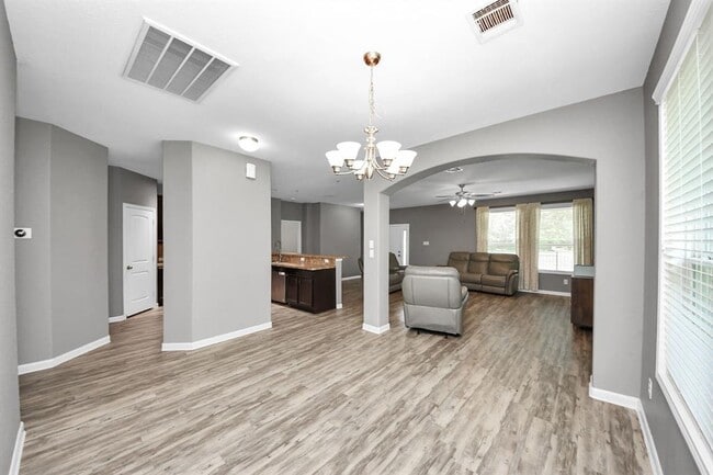 Building Photo - 2011 Halyard Dr