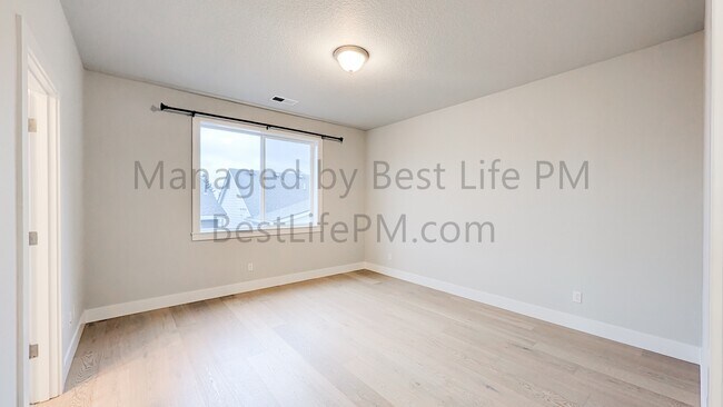 Building Photo - 11678 NW Kearney St