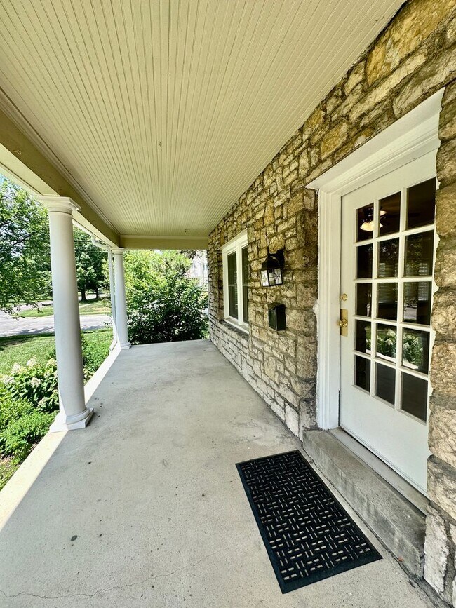 Building Photo - 2174 Arlington Ave