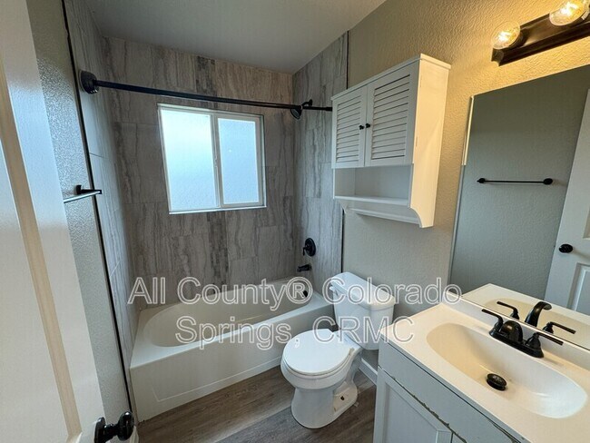 Building Photo - 1480 Hiawatha Dr