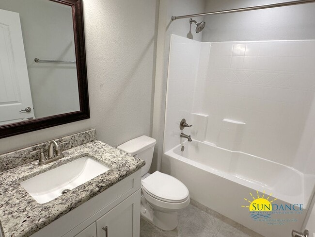 Building Photo - 5 Bedroom like new BEAUTIFUL Navarre home, call today!