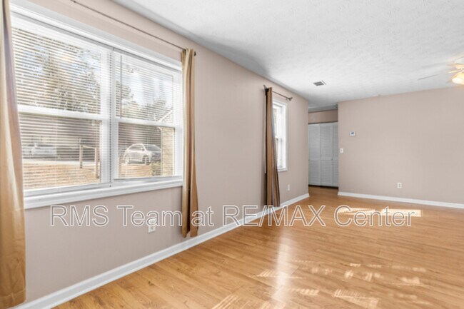 Building Photo - 236 Mateo Walk