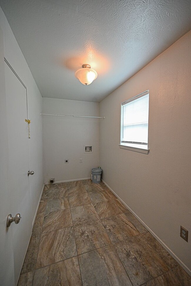 Building Photo - Charming Country Home 2 Bed 1.5 Bath