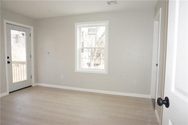 Building Photo - 359 Willard Ave