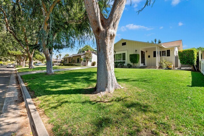 Building Photo - Stunning Riverside Home for Rent- Solar, E...