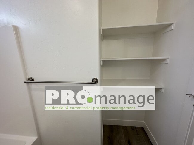 Building Photo - 3 Bed, 2 Bath Single Family Home w/ 2-Car Garage - Idaho Falls