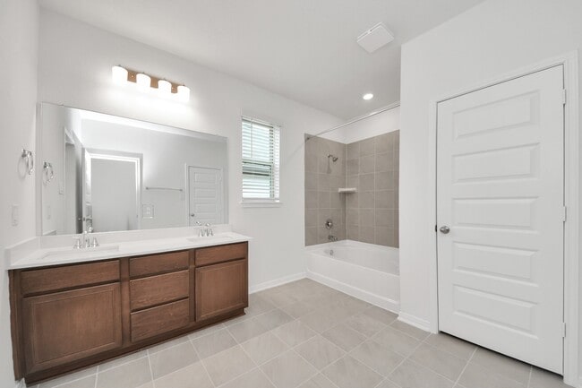 Building Photo - 18211 Dahlia Dale Dr