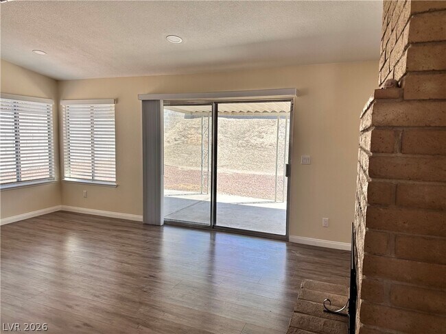 Building Photo - 1700 Rolling Hills Dr