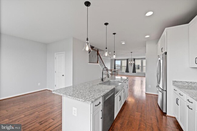 Building Photo - 42424 Dogwood Glen Square