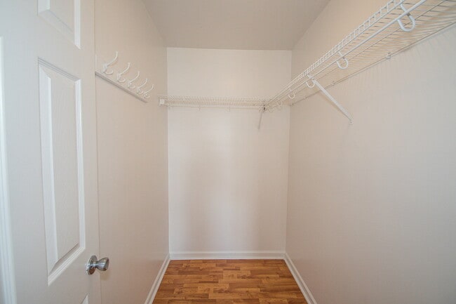 Building Photo - "Charming 3-Bedroom Retreat with 2 Full Ba...
