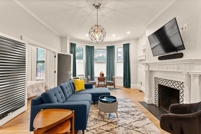 Building Photo - 473 Beacon St