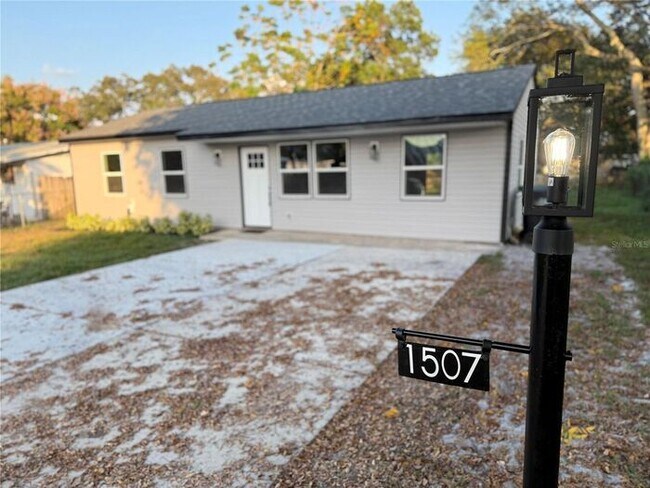 Building Photo - Stunning 3 Bed 2 Bath Home East Orlando!