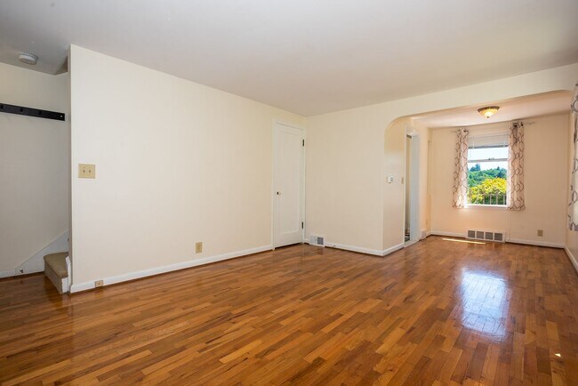 Building Photo - 3243-3243 NW Market St