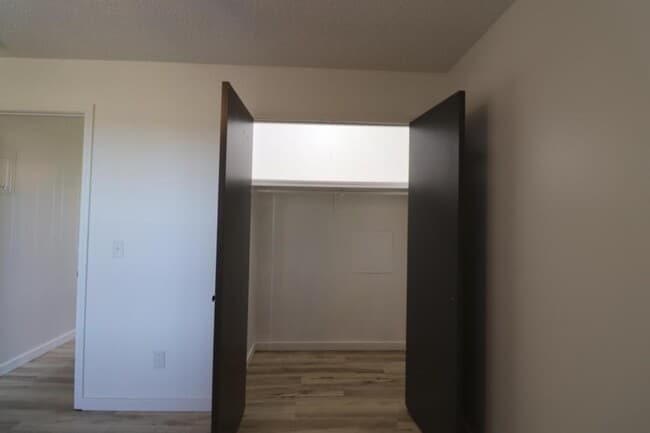 Building Photo - 1221 S Park Ave